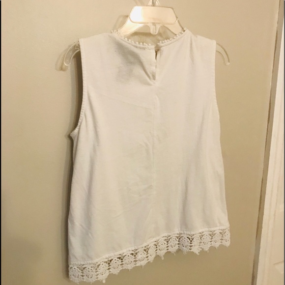 Sleeveless Blouse - Picture 6 of 9